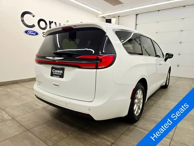 Used 2025 Bright White Clearcoat Chrysler Select image 5