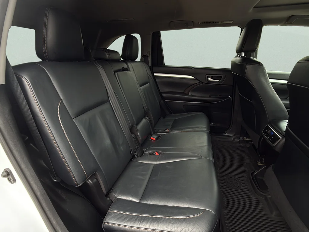 Used 2017 Blizzard Pearl Toyota XLE image 22