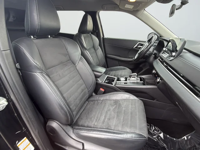 Used 2022 Black Mitsubishi SE image 10