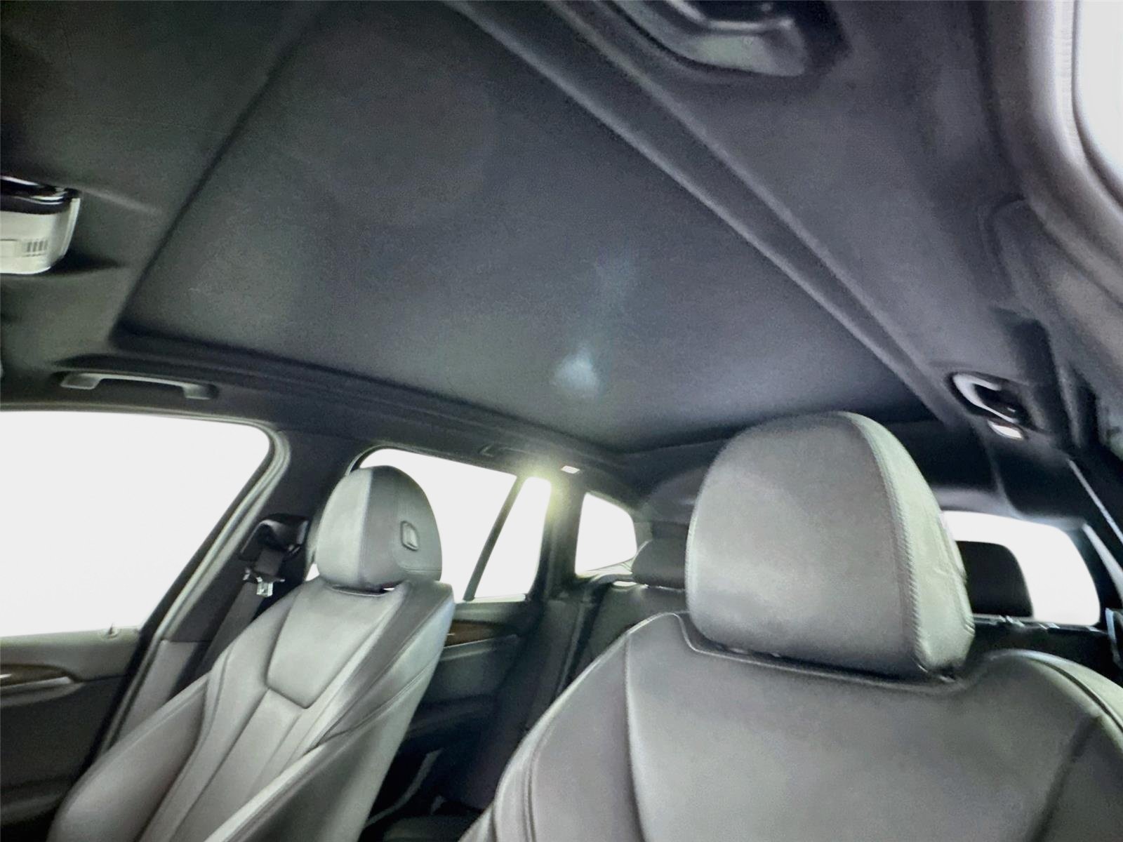 Used 2020 Glacier Silver Metallic BMW sDrive30i image 14