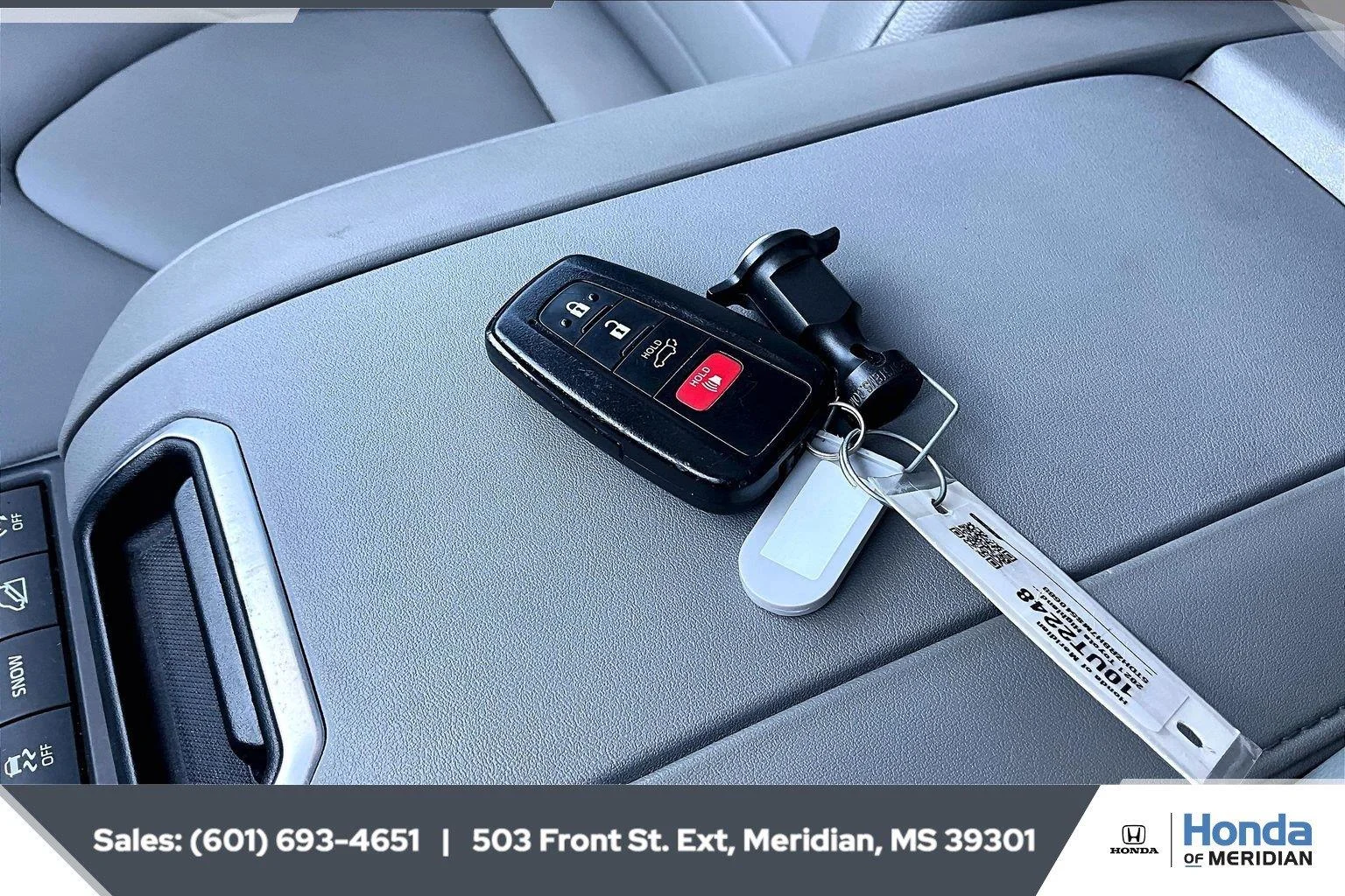 Used 2021 Magnetic Gray Metallic Toyota XLE image 9
