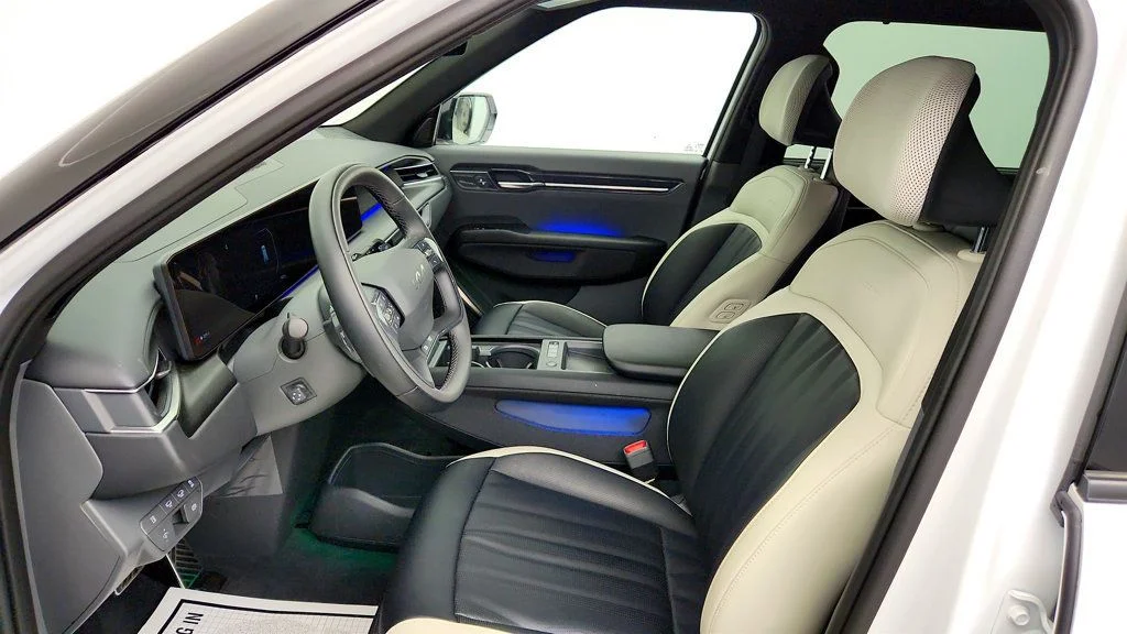 Used 2026 Glacial White Kia GT-Line AWD image 20