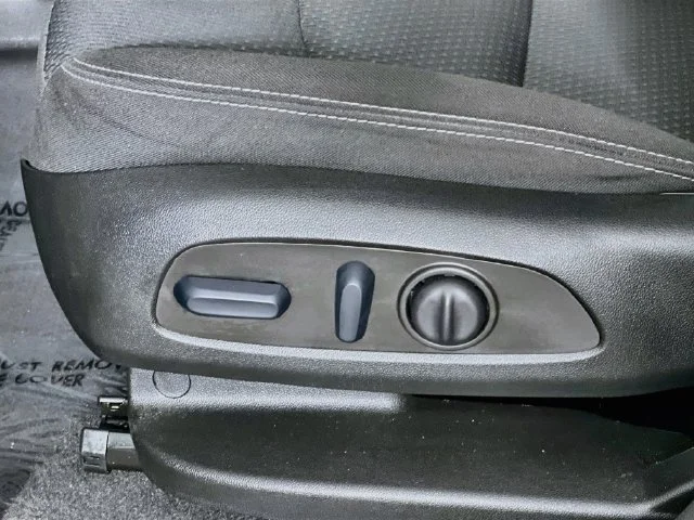 Used 2023 White GMC SLE image 11