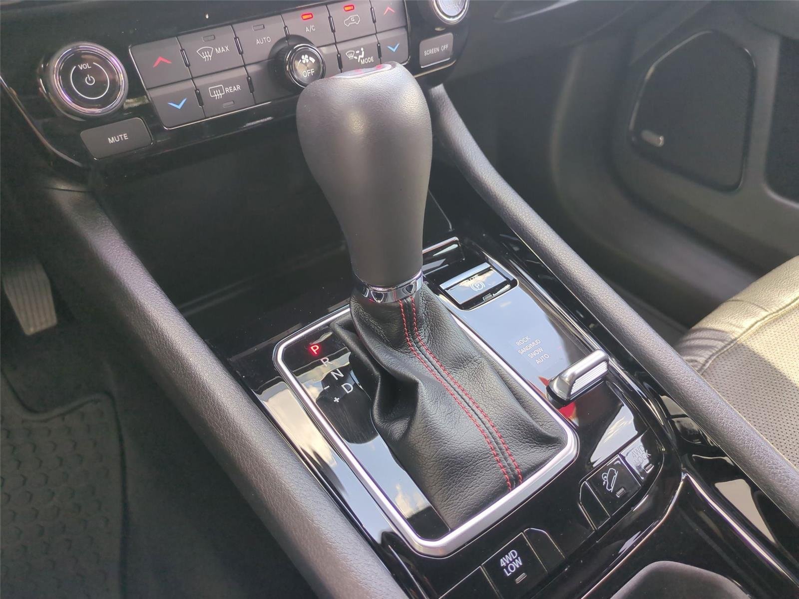 Used 2024 Bright White Clearcoat Jeep Trailhawk image 41
