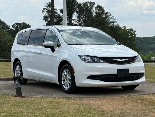 2023 Chrysler Voyager LX's photo
