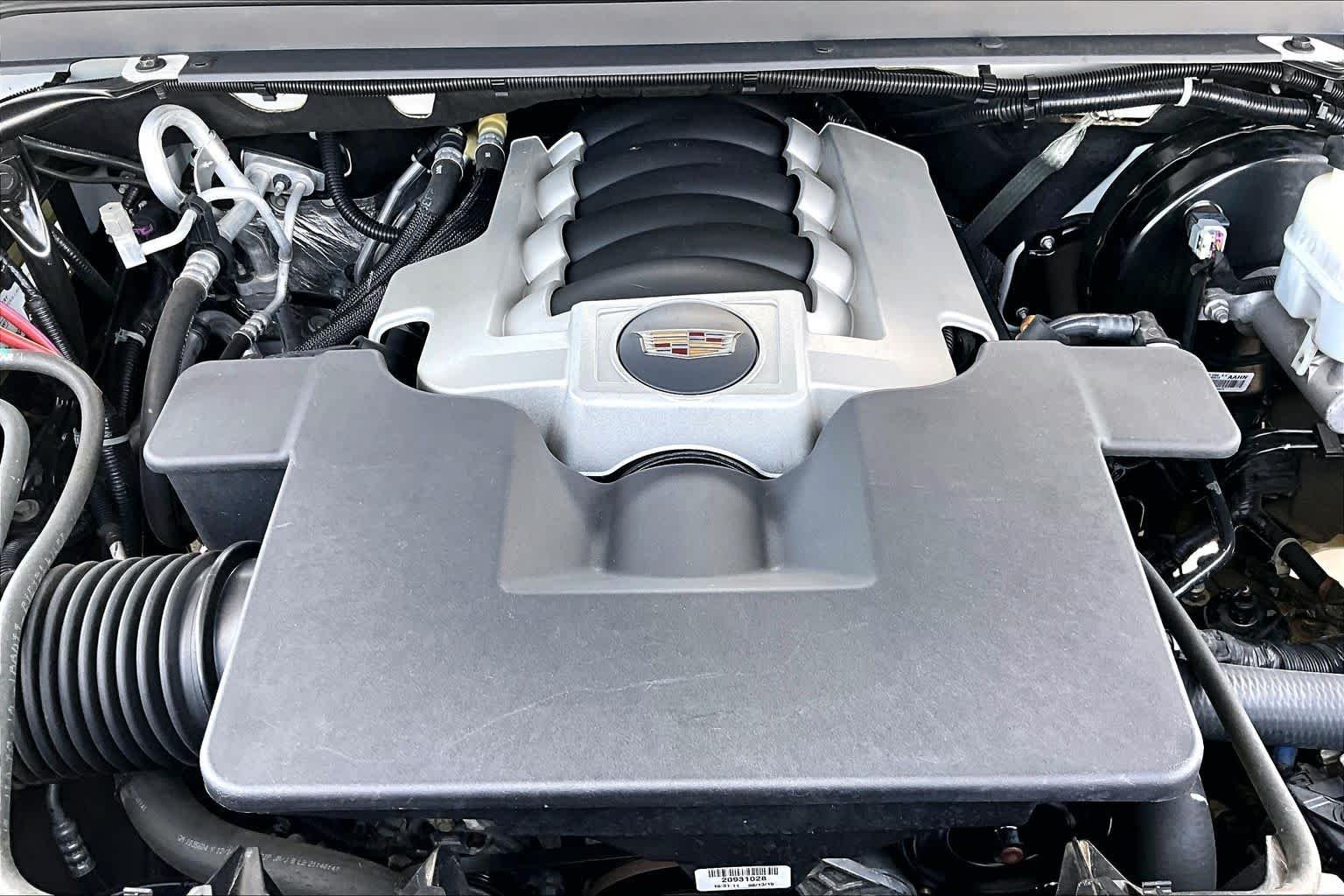 Used 2020 Crystal White Tricoat Cadillac Platinum image 33