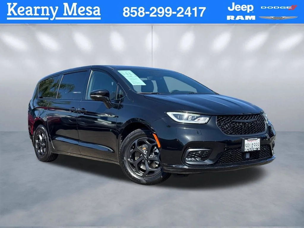 2022 Chrysler Pacifica Hybrid Limited Hybrid's photo
