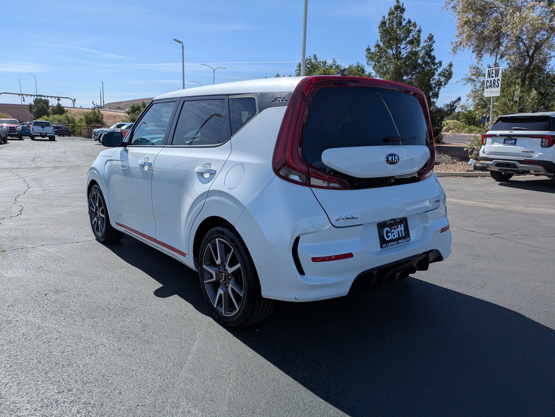 Used 2021 Snow White Pearl Kia Turbo image 5