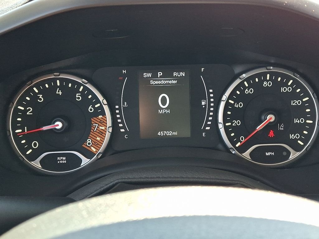 Used 2023 White Jeep Latitude image 21