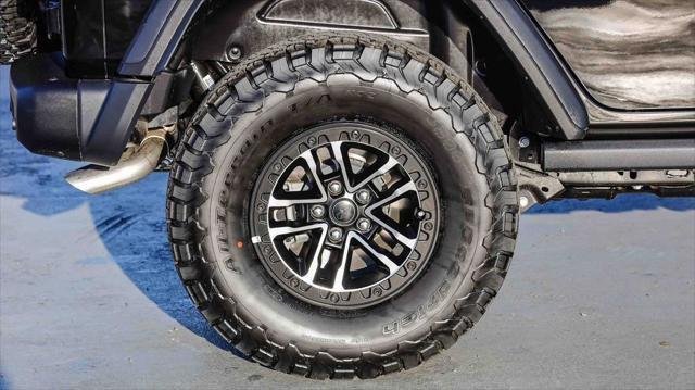New 2026 Black Clear-Coat Exterior Paint Jeep Rubicon 392 image 12