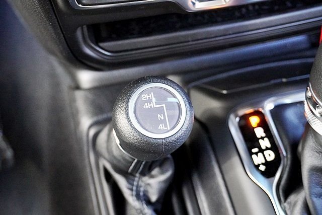 New 2026 Bright White Clear-Coat Exterior Paint Jeep Sport S image 35