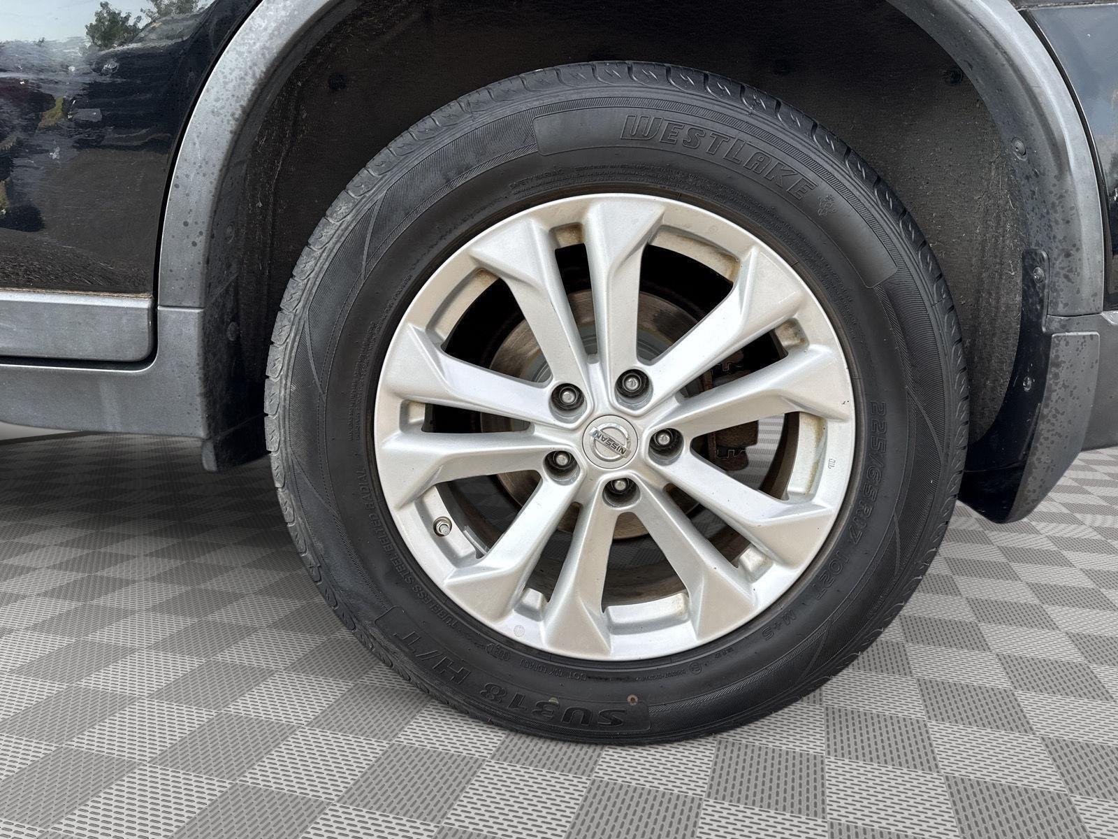 Used 2015 Super Black Nissan SV image 8