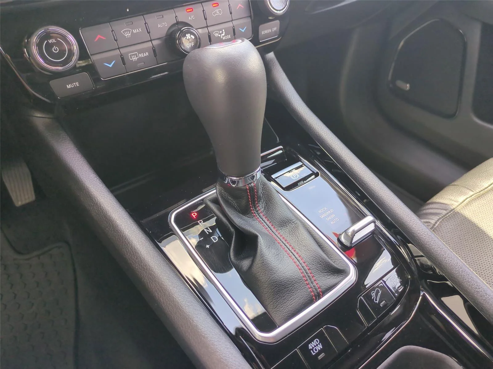 Used 2024 Bright White Clearcoat Jeep Trailhawk image 41