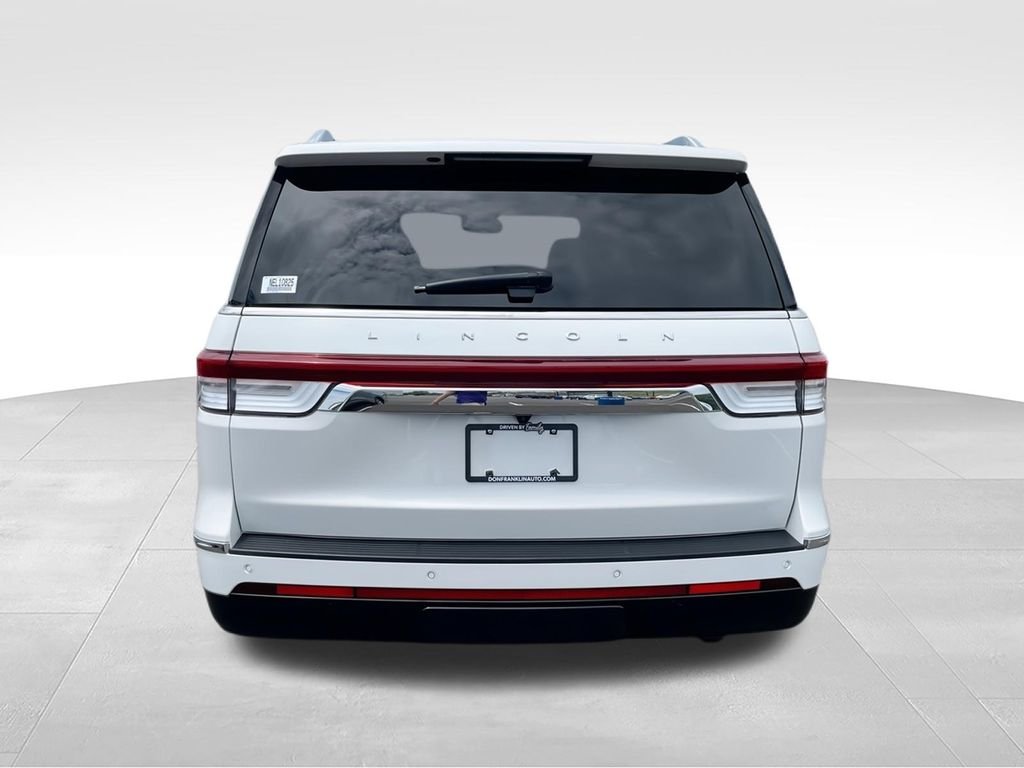Used 2022 White Lincoln Reserve image 7
