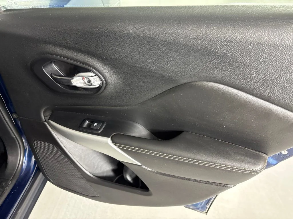 Used 2018 Blue Jeep Latitude Plus image 13