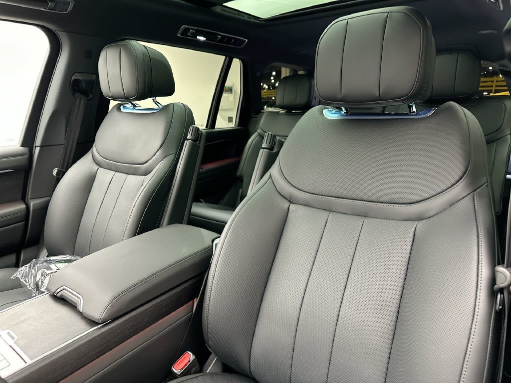 New 2027 Fuji White Land Rover SE image 10