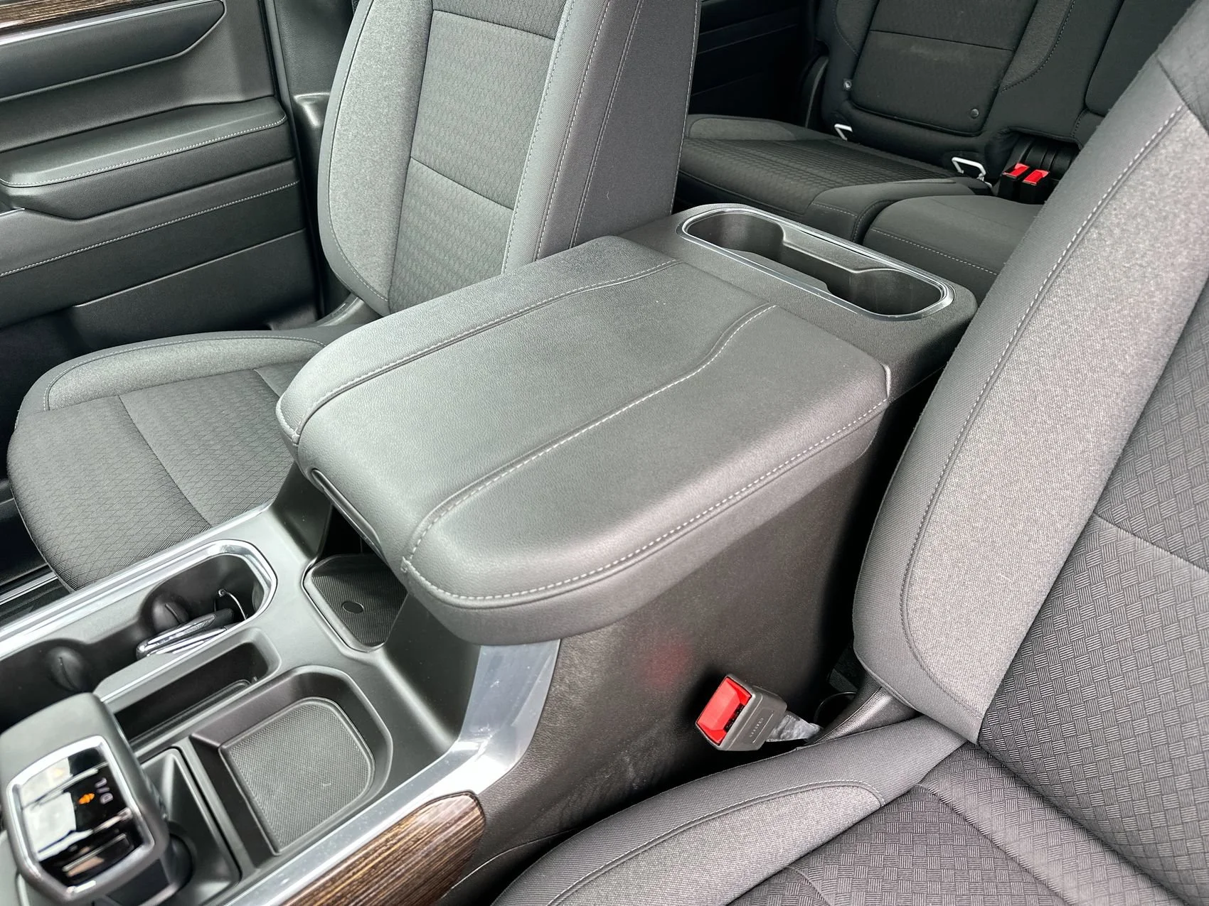 Used 2024 Summit White GMC Elevation image 20