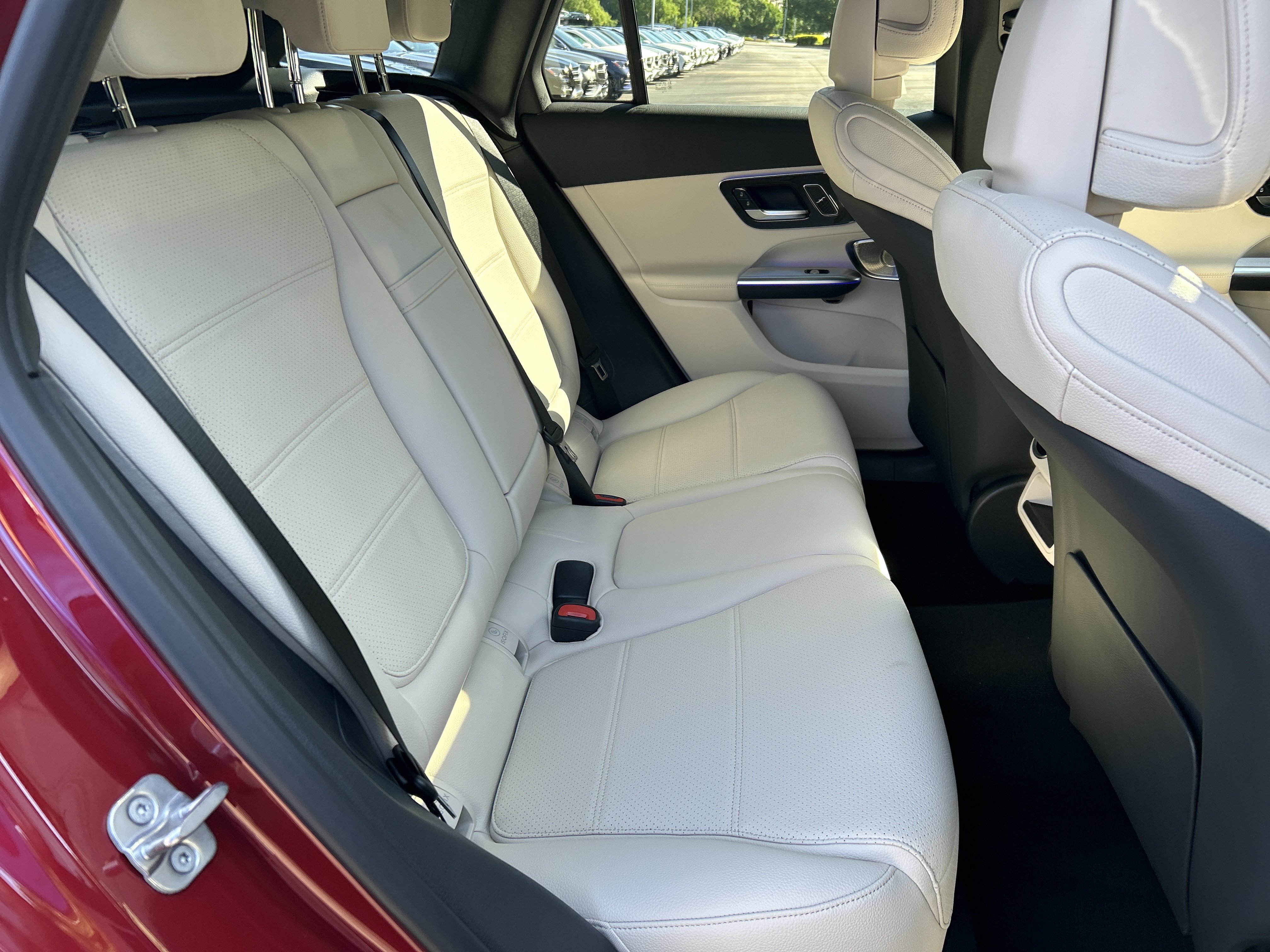 New 2026 MANUFAKTUR Patagonia Red Metallic Mercedes-Benz GLC 300 4MATIC® SUV image 40