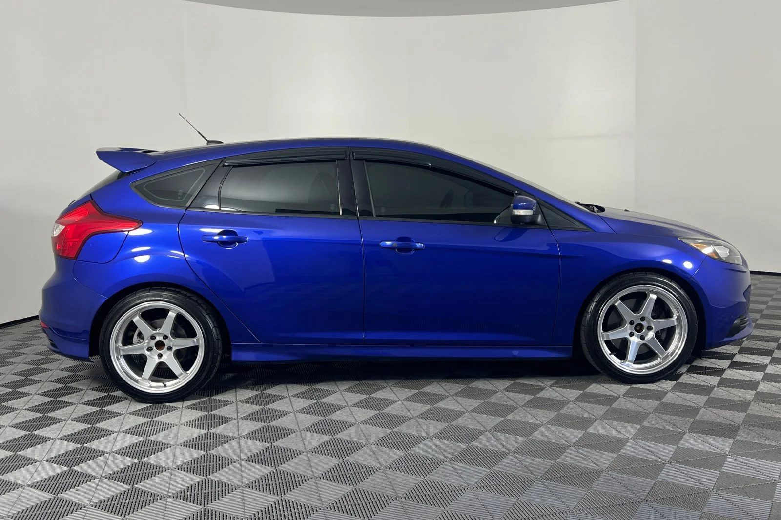 Used 2013 Blue Ford ST image 2