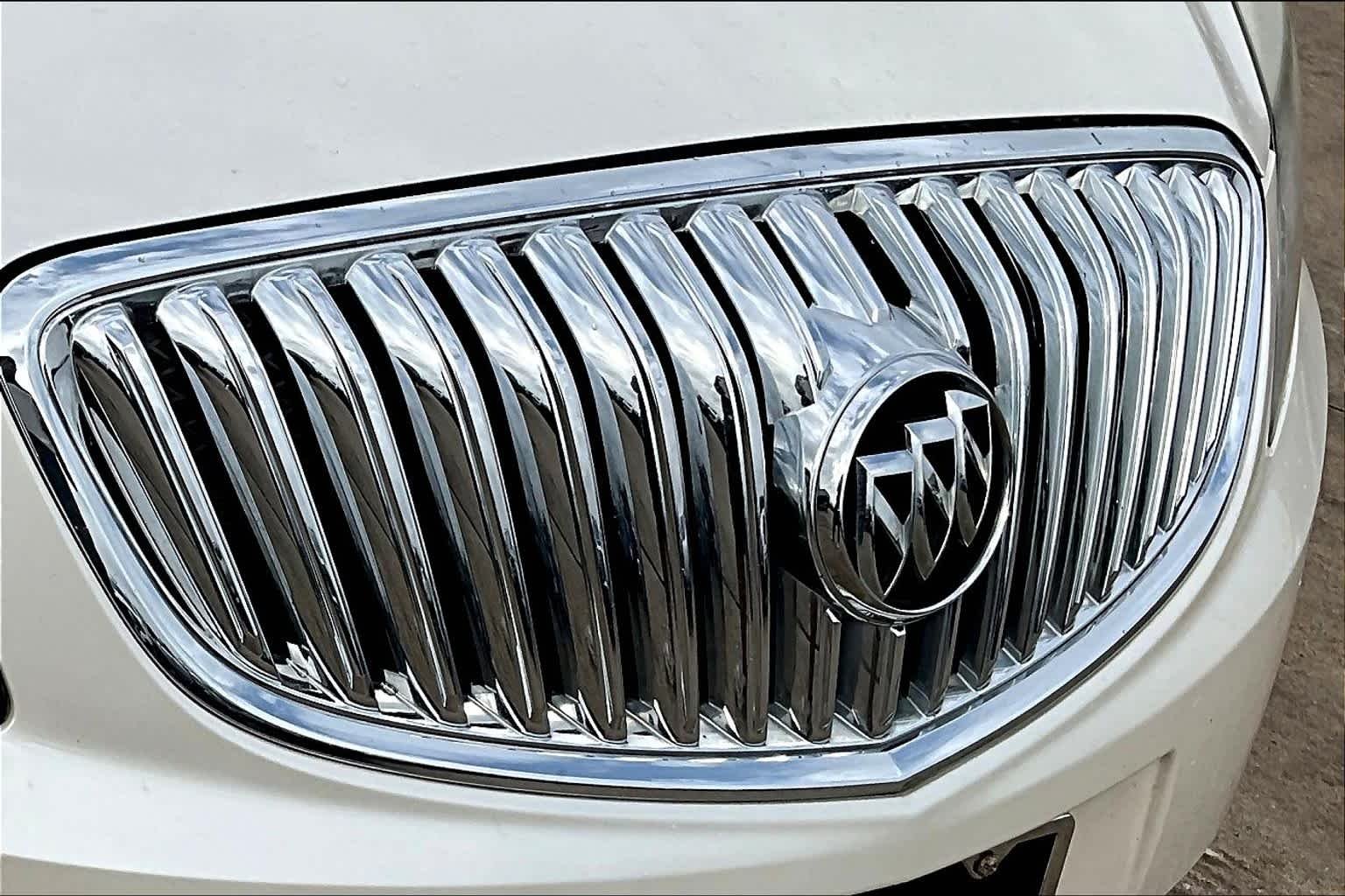 Used 2015 White Diamond Tricoat Buick Leather Group image 29