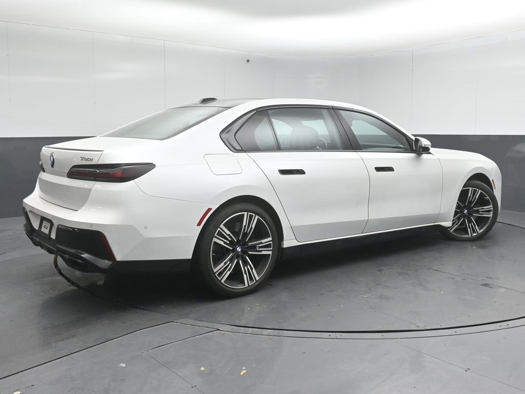 2023 BMW 760I - Image 6
