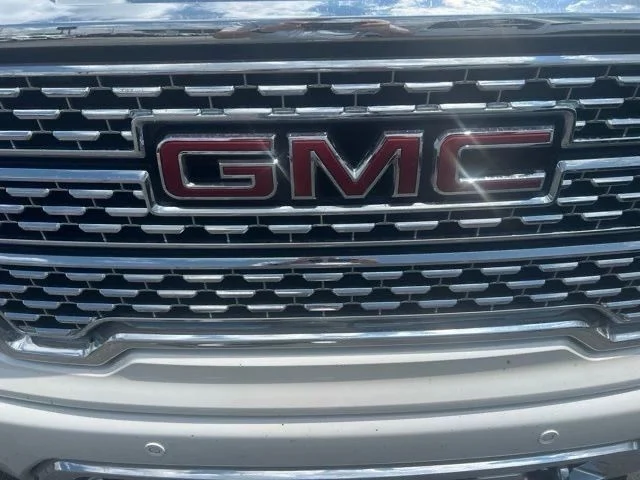 Used 2022 White GMC Denali image 5