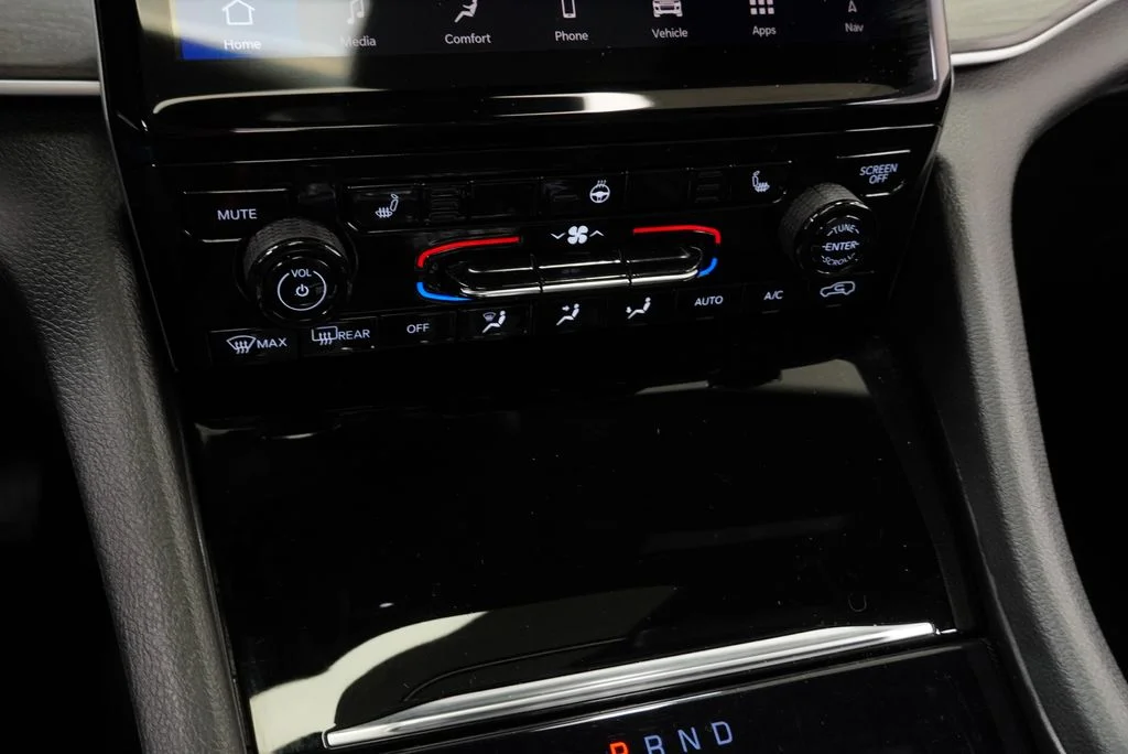 Used 2024 Black Jeep Limited image 29