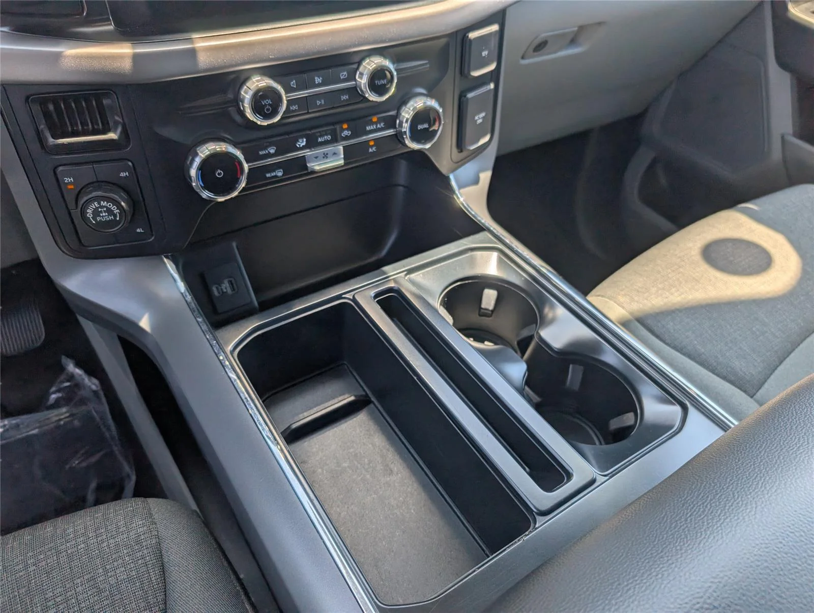 Used 2024 Oxford White Ford XLT image 22