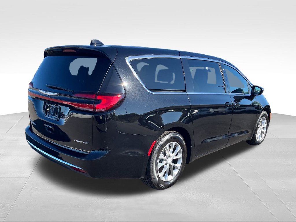Used 2026 Black Chrysler Limited image 5