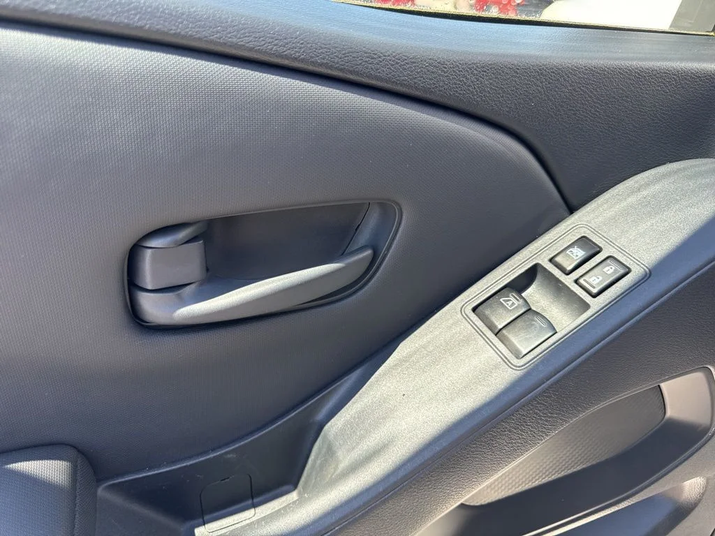 Used 2022 White Nissan S image 22