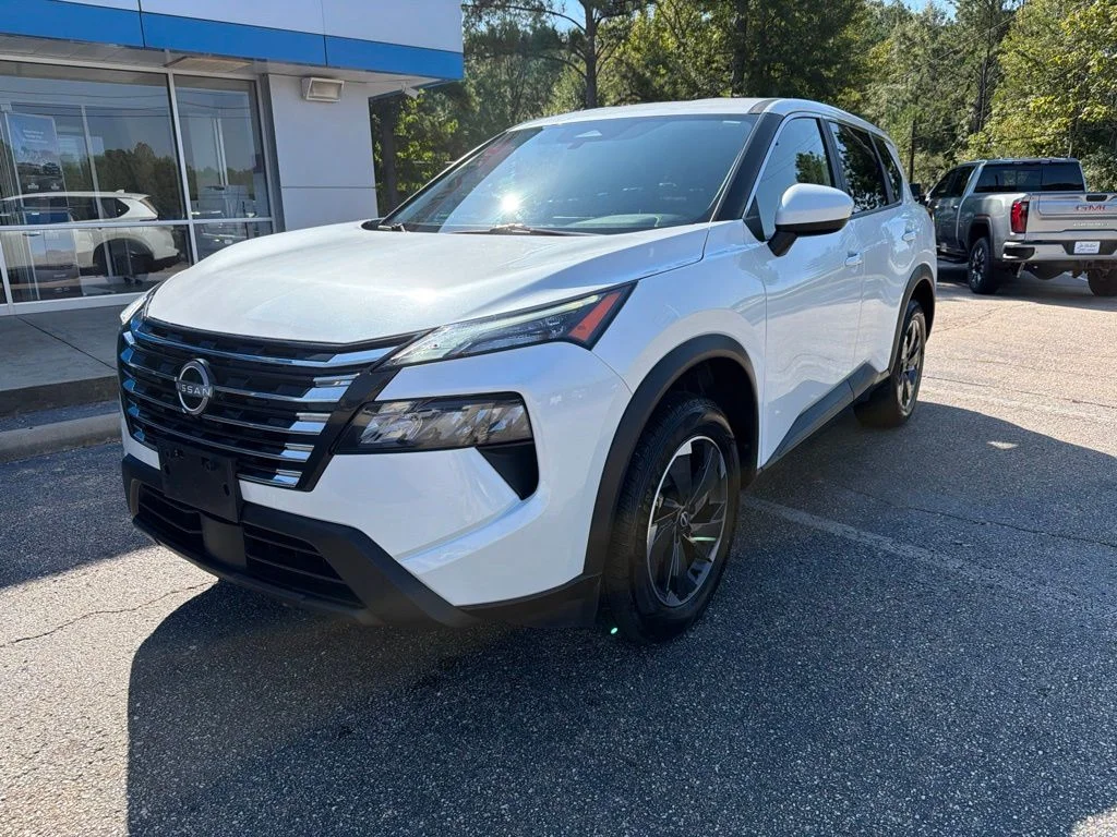 Used 2025 White Pearl Nissan SV image 1