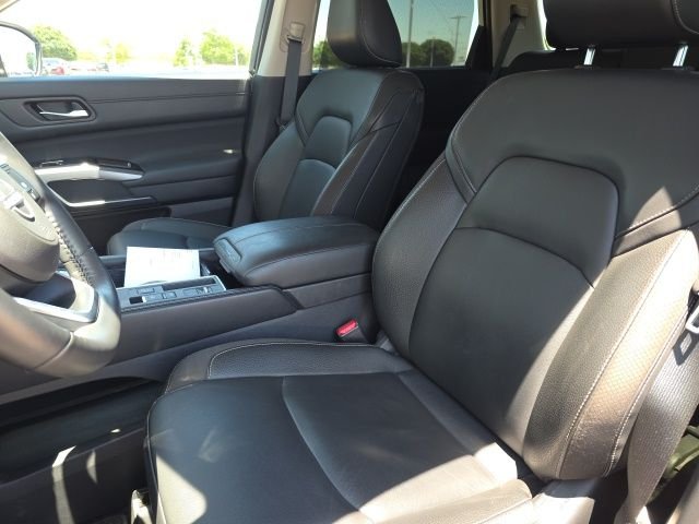Used 2025 Gray Nissan SL image 6