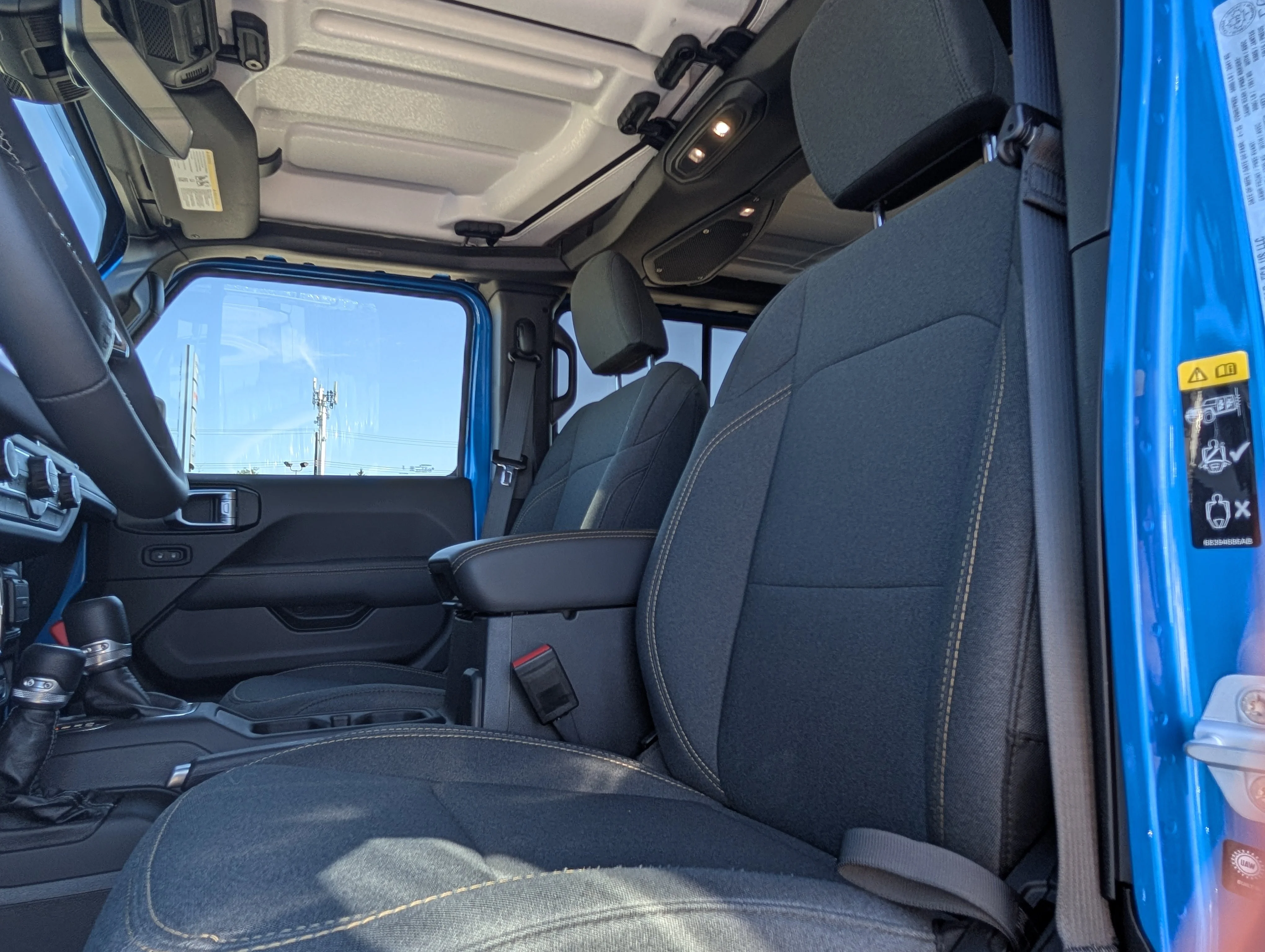New 2025 Hydro Blue Pearl Jeep Sahara image 18