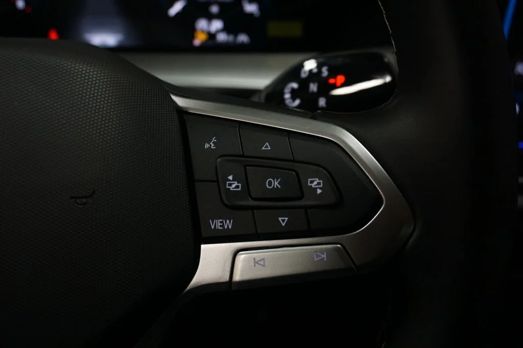 New 2026 White/off-white Volkswagen 2.0T SE image 23