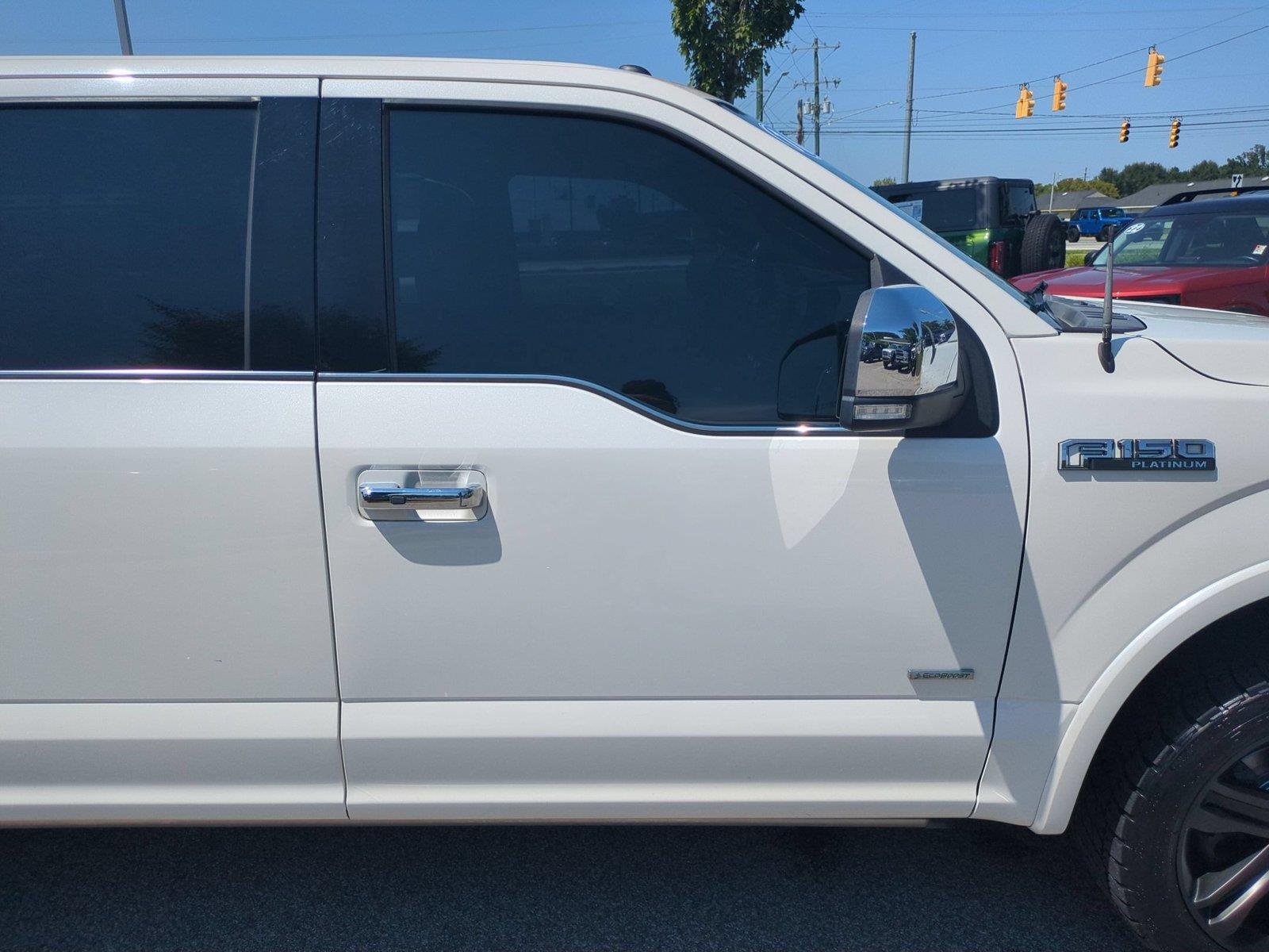Used 2016 White Platinum Metallic Tri-Coat Ford Platinum image 37