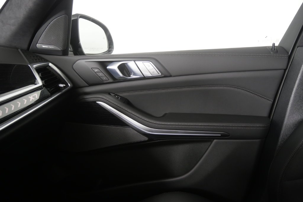 New 2027 Black Sapphire Metallic BMW xDrive40i image 26