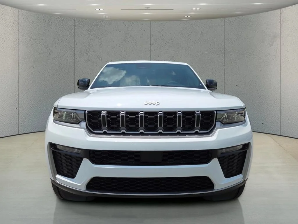 New 2026 Bright White Clear-Coat Exterior Paint Jeep Limited image 12
