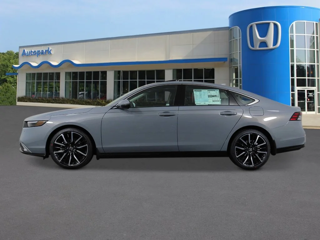 New 2026 Urban Gray Pearl Honda Touring image 2