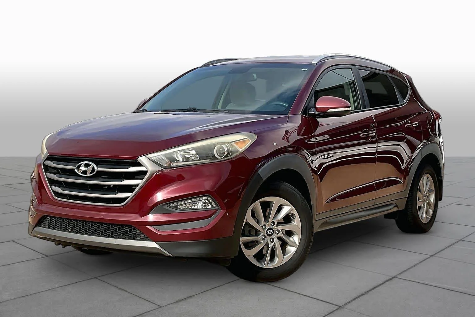 Used 2016 Ruby Wine Hyundai Eco image 3