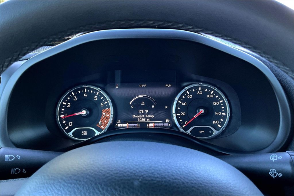 Used 2022 Teal Jeep Altitude image 11