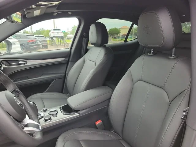 2025 Alfa Romeo Stelvio Base - Photo 23