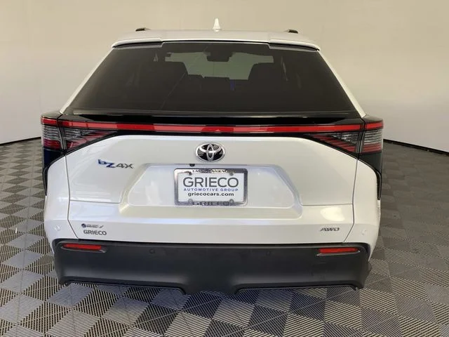 Used 2024 Beige Toyota XLE image 7