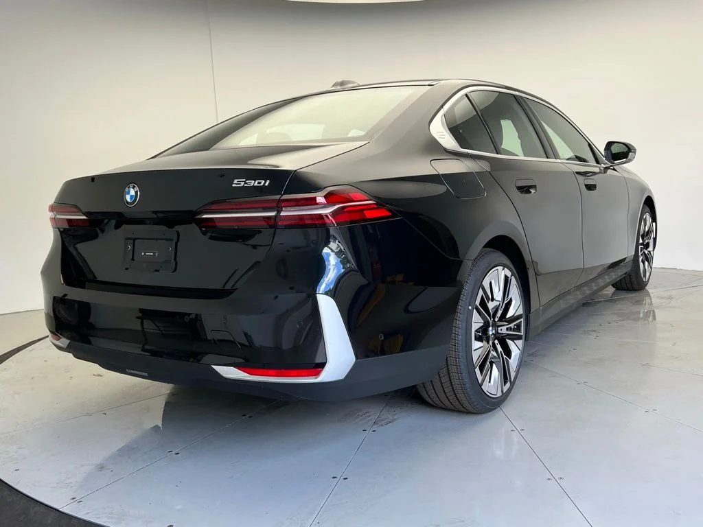 New 2027 Black Sapphire Metallic BMW 530i image 4