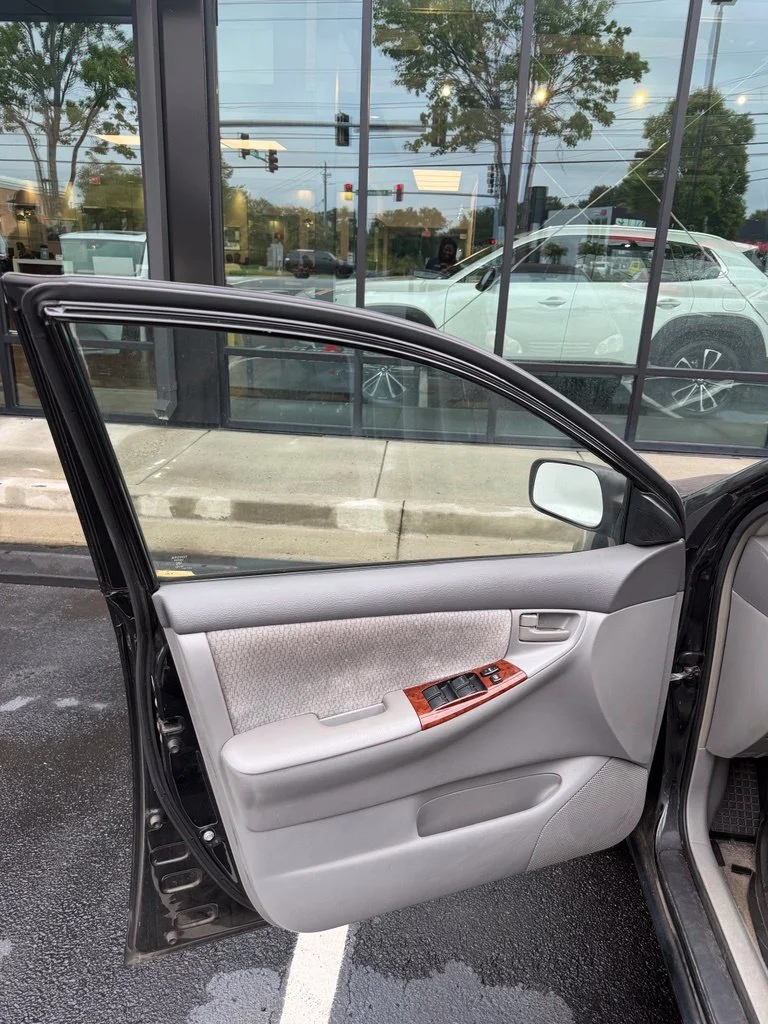 Used 2003 Black Toyota LE image 15