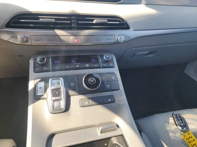 Used 2022 Green Hyundai SEL image 17