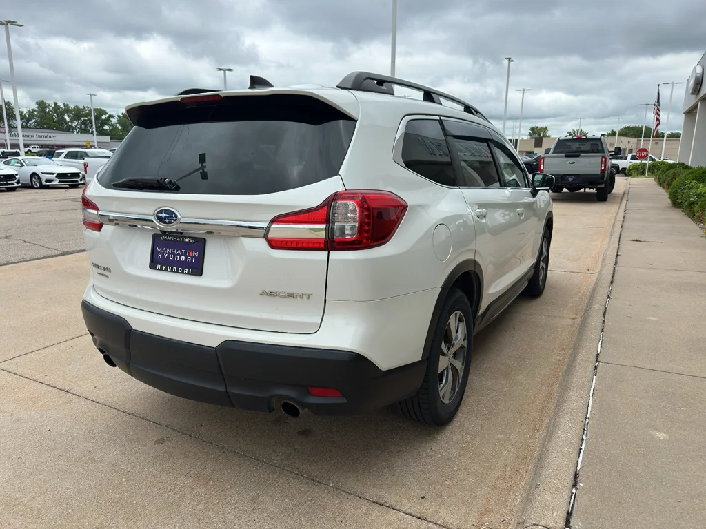 Used 2022 Crystal White Pearl Subaru Premium image 10