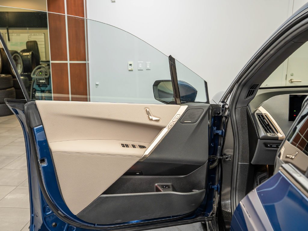 Used 2024 Phytonic Blue Metallic BMW xDrive50 image 24