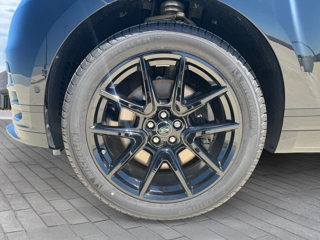 New 2026 Santorini Black Land Rover Dynamic SE image 9