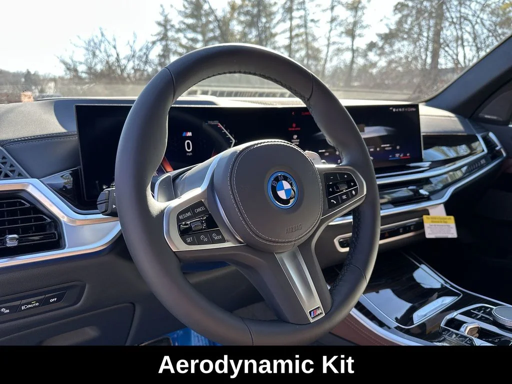 Used 2025 Black BMW xDrive50e image 17
