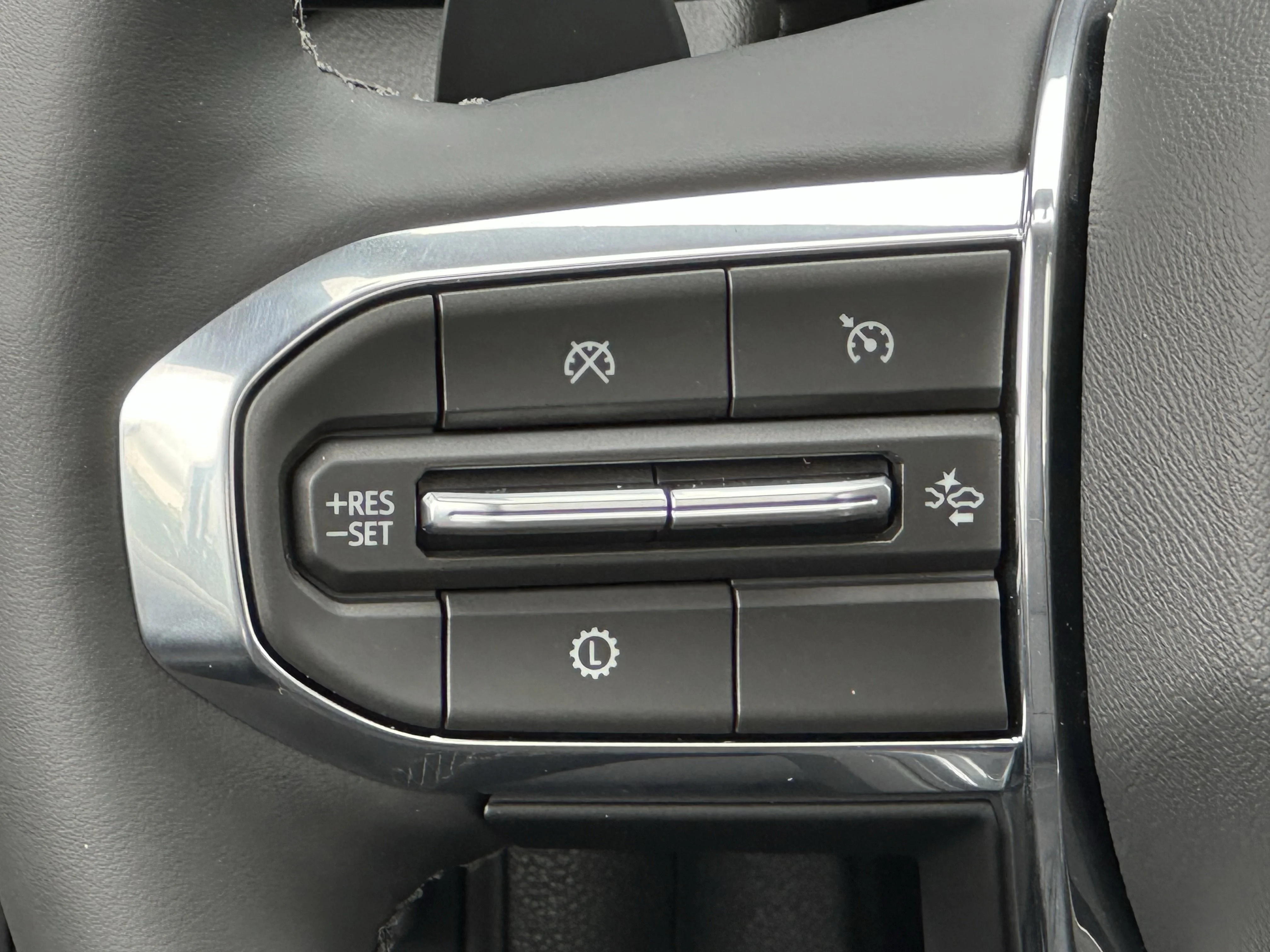 New 2026 Onyx Black GMC Elevation image 12